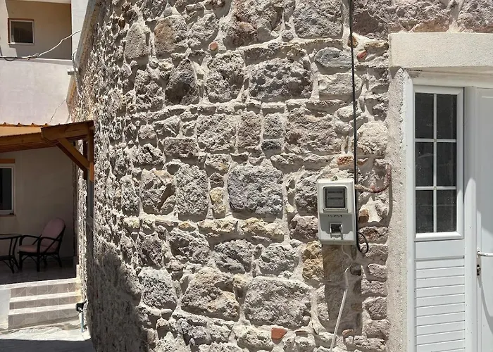 The Stone Nest קפלוס