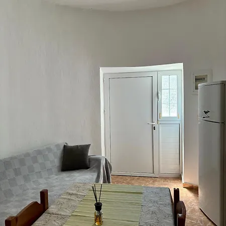 The Stone Nest * Kéfalos